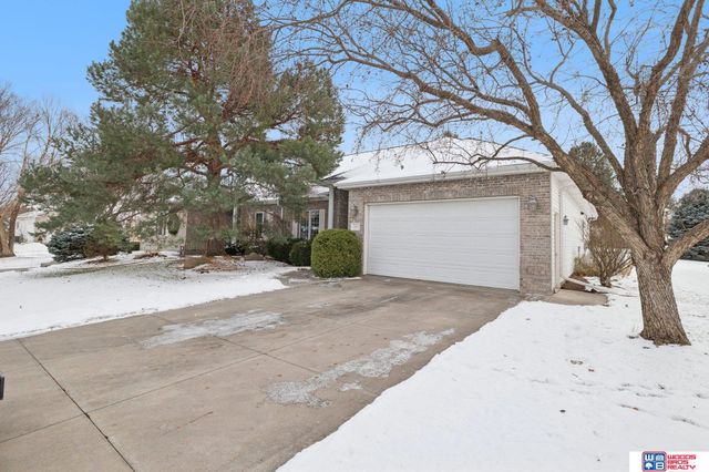 1621 Old Farm Road, Lincoln, NE 68512