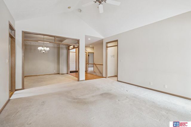 1621 Old Farm Road, Lincoln, NE 68512