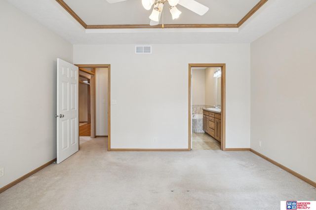 1621 Old Farm Road, Lincoln, NE 68512