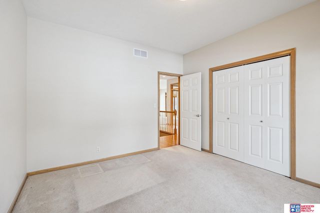 1621 Old Farm Road, Lincoln, NE 68512