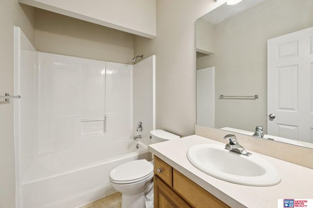 1621 Old Farm Road, Lincoln, NE 68512