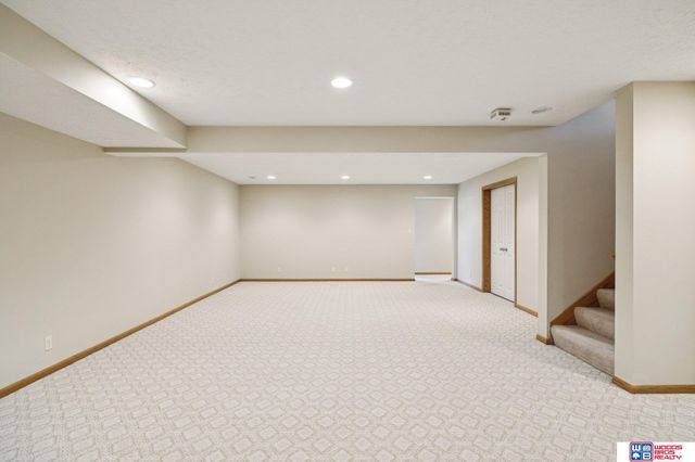 1621 Old Farm Road, Lincoln, NE 68512