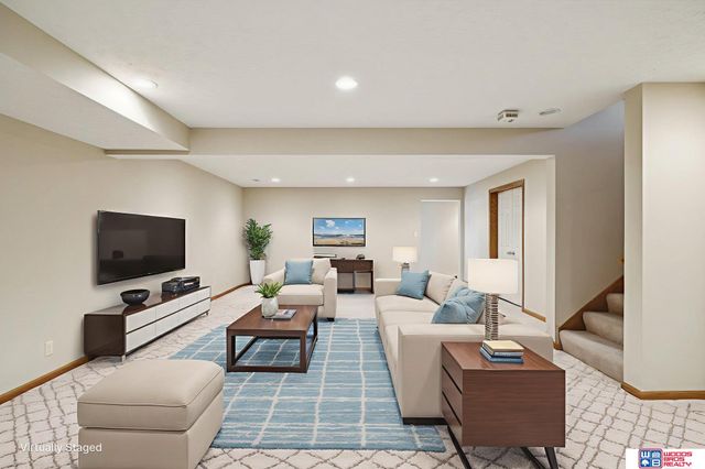 1621 Old Farm Road, Lincoln, NE 68512