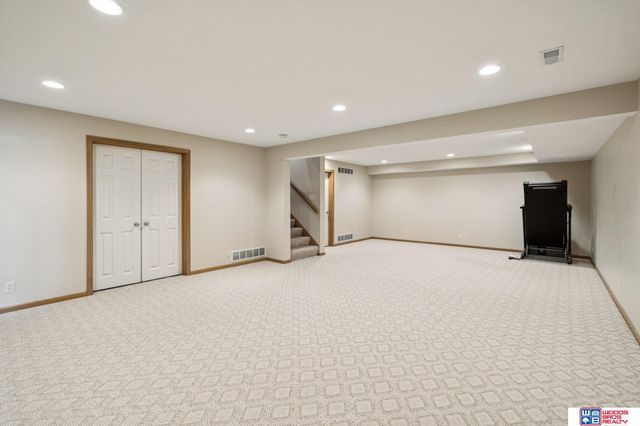 1621 Old Farm Road, Lincoln, NE 68512