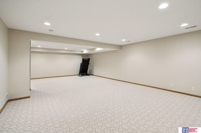 1621 Old Farm Road, Lincoln, NE 68512