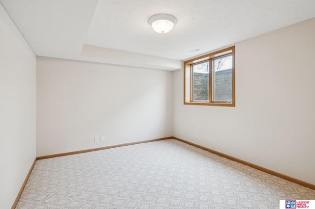 1621 Old Farm Road, Lincoln, NE 68512