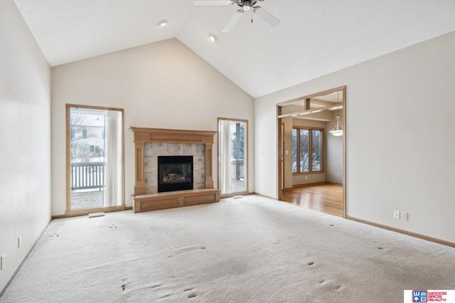 1621 Old Farm Road, Lincoln, NE 68512