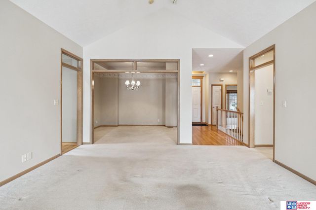 1621 Old Farm Road, Lincoln, NE 68512