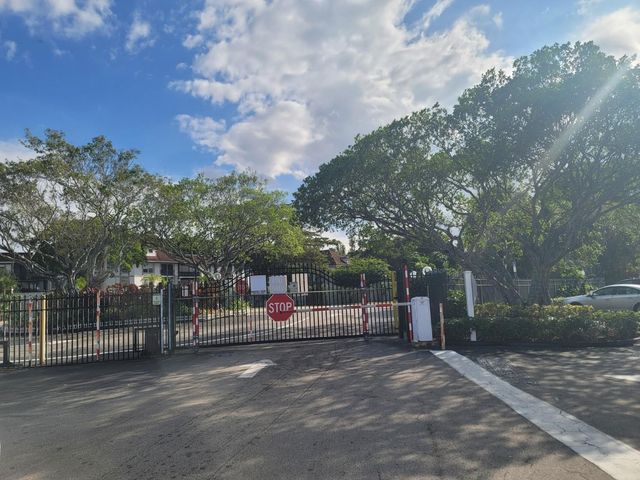 3774 Inverrary Boulevard P202, Lauderhill, FL 33319