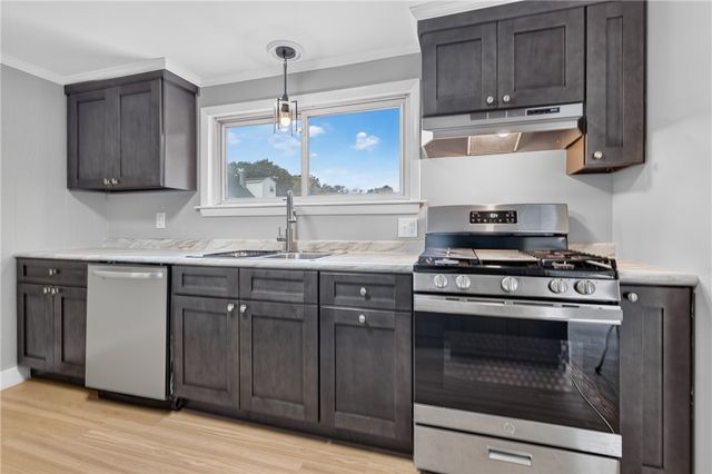 59 Graybar Road, Warwick, RI 02888
