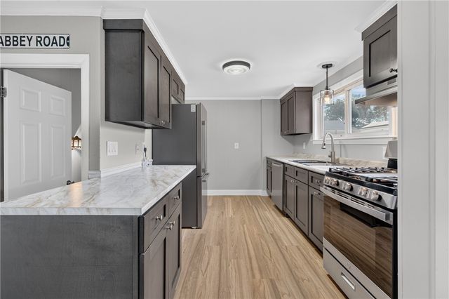59 Graybar Road, Warwick, RI 02888