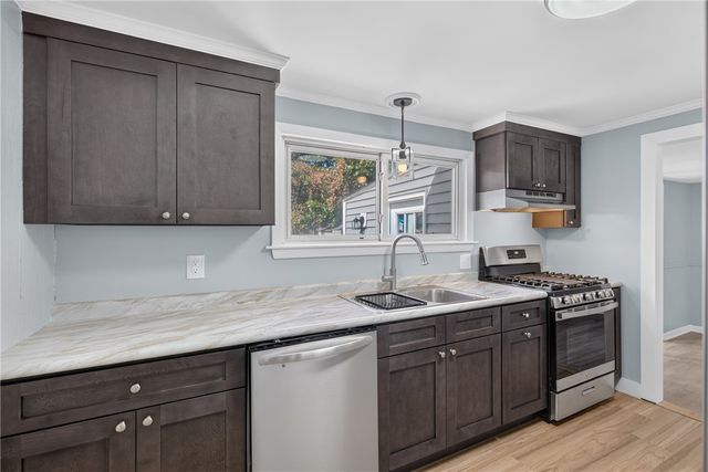 59 Graybar Road, Warwick, RI 02888