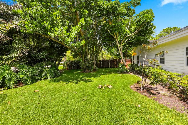 10142 Trailwood Circle, Jupiter, FL 33478