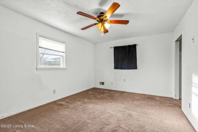 4016 Slack Ave, Louisville, KY 40229