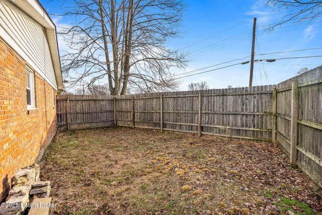 4016 Slack Ave, Louisville, KY 40229