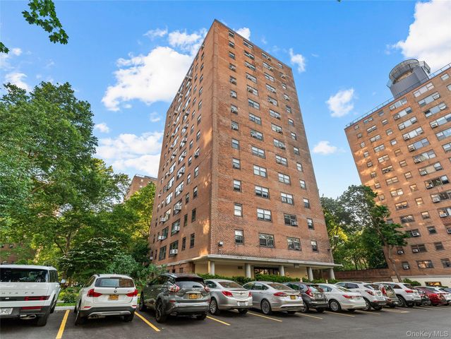 21-66 33rd Road 11B, Astoria, NY 11106