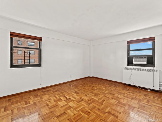 21-66 33rd Road 11B, Astoria, NY 11106