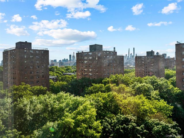 21-66 33rd Road 11B, Astoria, NY 11106