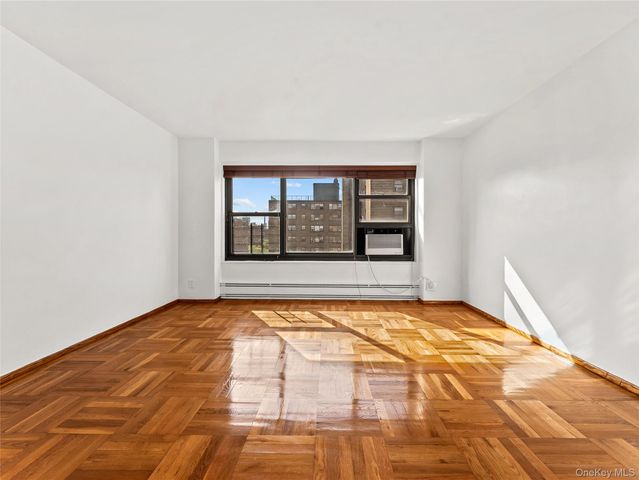 21-66 33rd Road 11B, Astoria, NY 11106
