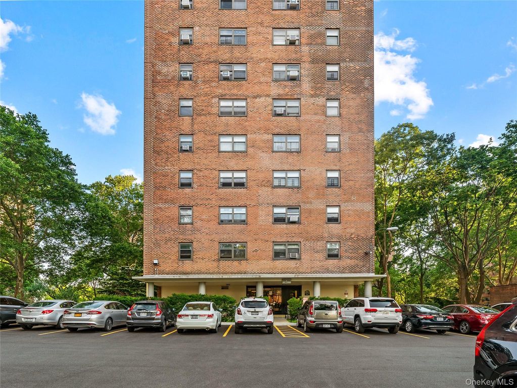 21-66 33rd Road 11B, Astoria, NY 11106