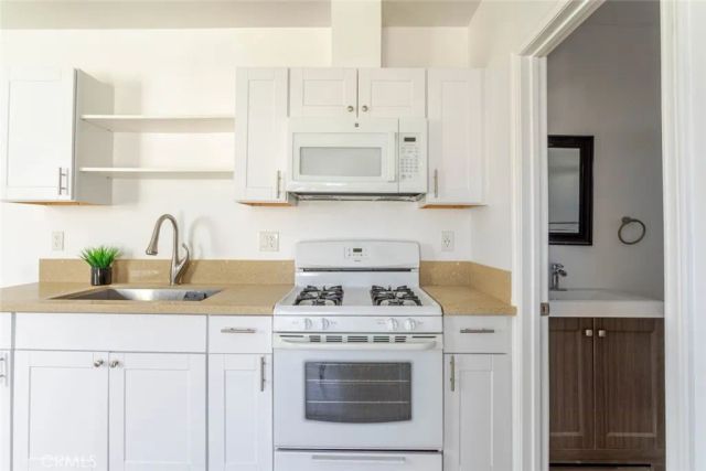 7027 Keokuk Avenue, Winnetka, CA 91306
