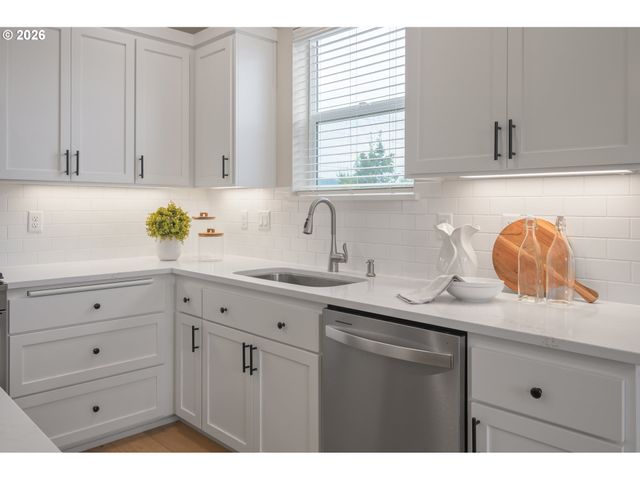 5329 HIGH BANKS Rd, Springfield, OR 97478