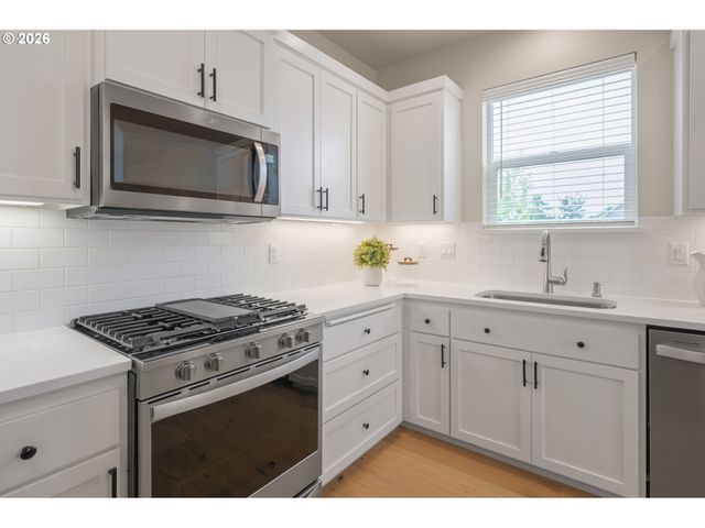 5329 HIGH BANKS Rd, Springfield, OR 97478