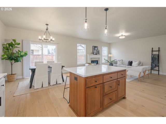 5329 HIGH BANKS Rd, Springfield, OR 97478