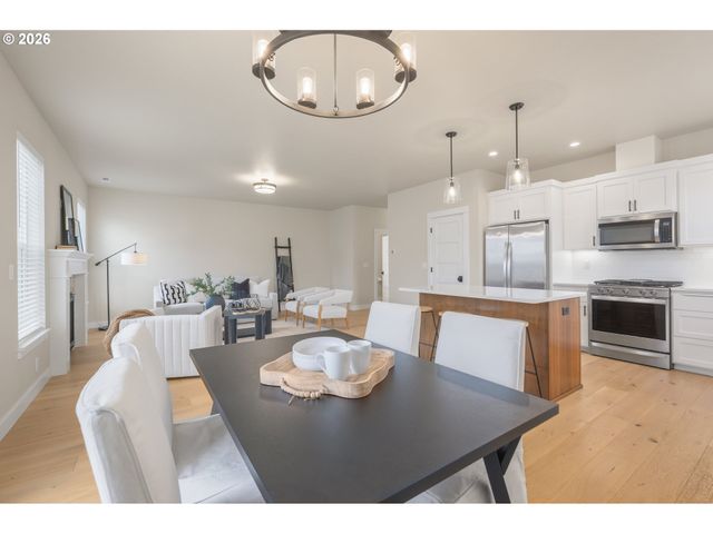 5329 HIGH BANKS Rd, Springfield, OR 97478