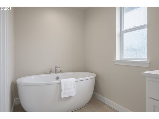 5329 HIGH BANKS Rd, Springfield, OR 97478