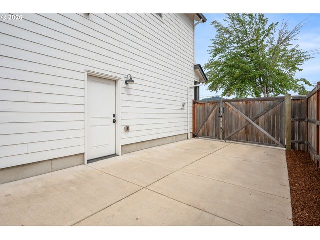 5329 HIGH BANKS Rd, Springfield, OR 97478