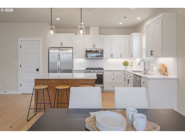 5329 HIGH BANKS Rd, Springfield, OR 97478