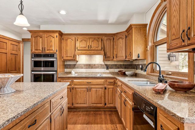 1775 Derrin LANE, Brookfield, WI 53045