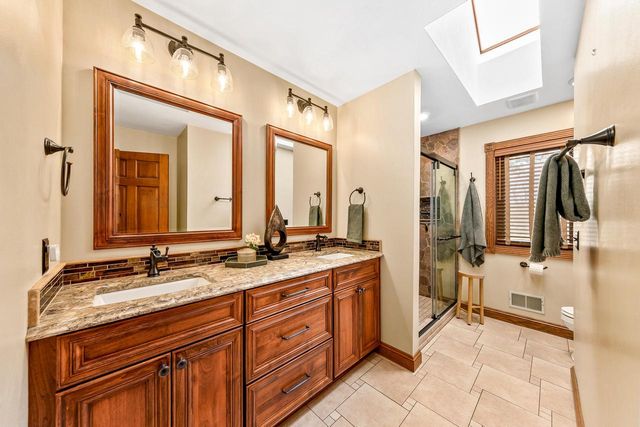 1775 Derrin LANE, Brookfield, WI 53045