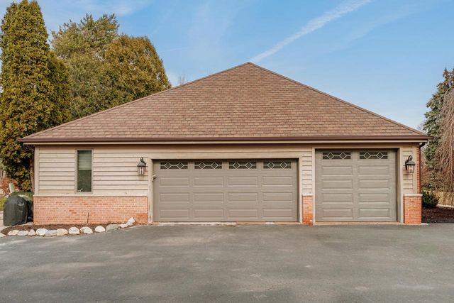 1775 Derrin LANE, Brookfield, WI 53045