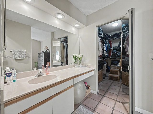14609 SW 143rd Place Cir, Miami, FL 33186