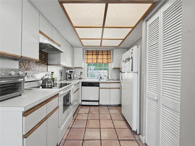 14609 SW 143rd Place Cir, Miami, FL 33186