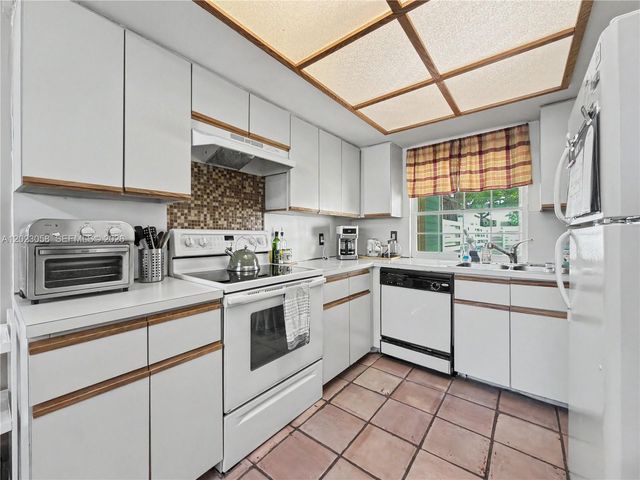 14609 SW 143rd Place Cir, Miami, FL 33186