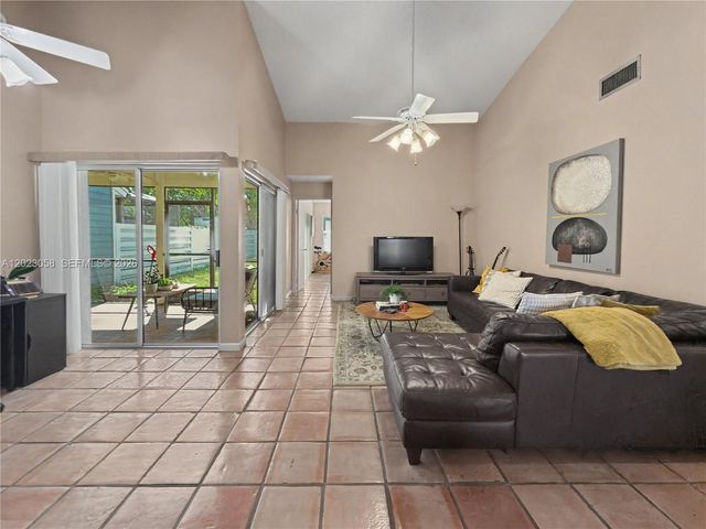 14609 SW 143rd Place Cir, Miami, FL 33186