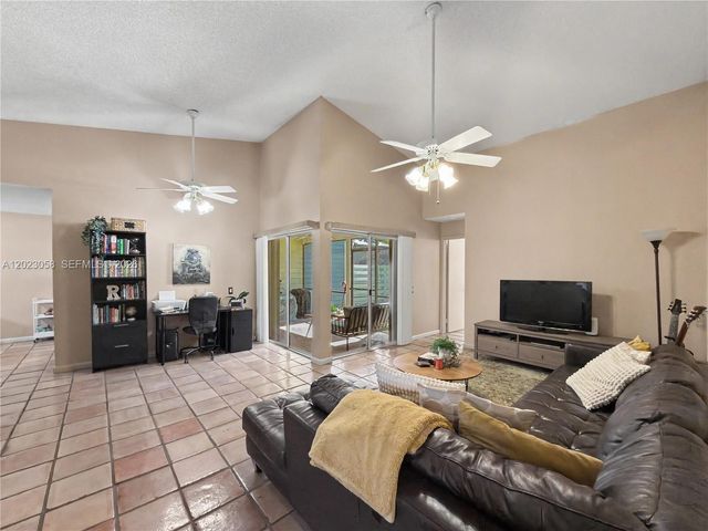 14609 SW 143rd Place Cir, Miami, FL 33186