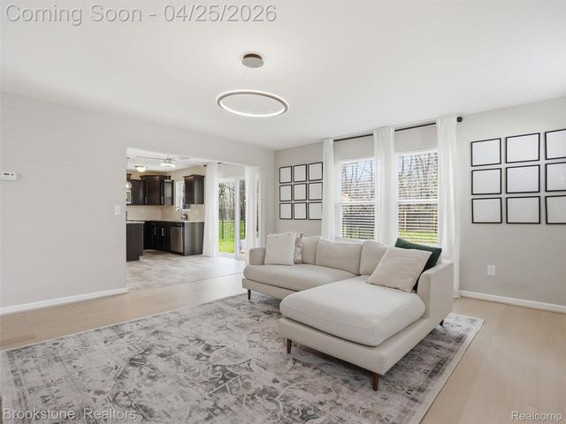 402 Ridgewood Drive, Brandon Charter Township, MI 48462