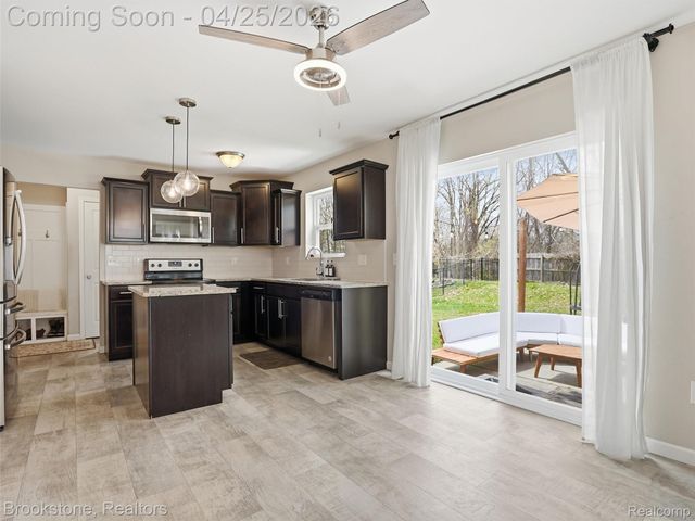 402 Ridgewood Drive, Brandon Charter Township, MI 48462