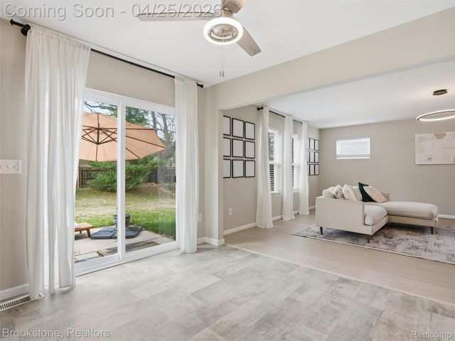402 Ridgewood Drive, Brandon Charter Township, MI 48462