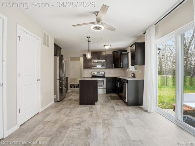 402 Ridgewood Drive, Brandon Charter Township, MI 48462