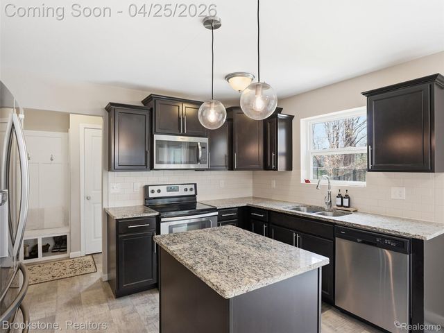 402 Ridgewood Drive, Brandon Charter Township, MI 48462