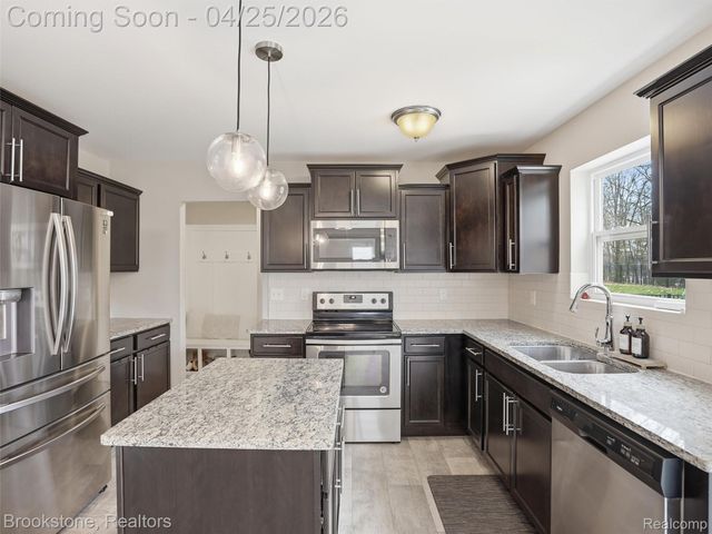 402 Ridgewood Drive, Brandon Charter Township, MI 48462