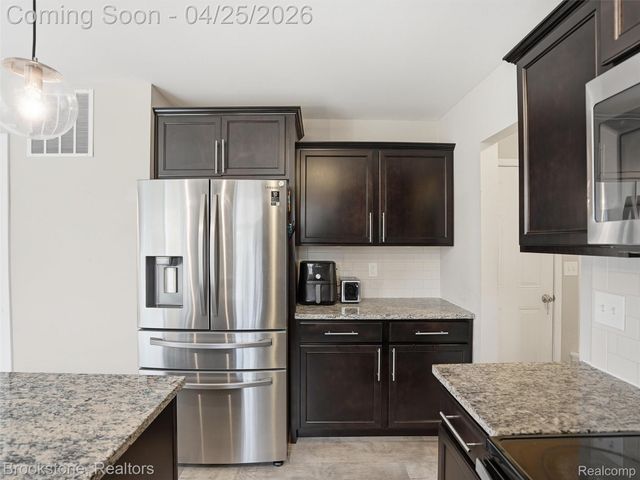 402 Ridgewood Drive, Brandon Charter Township, MI 48462
