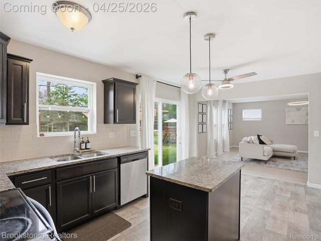 402 Ridgewood Drive, Brandon Charter Township, MI 48462