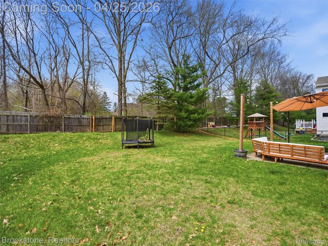 402 Ridgewood Drive, Brandon Charter Township, MI 48462