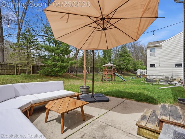 402 Ridgewood Drive, Brandon Charter Township, MI 48462